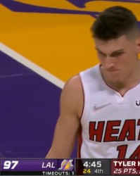  巴特勒三双热火加时险胜尼克斯  