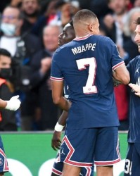  巴黎圣日耳曼主场大胜，姆巴佩双响炮助球队登顶榜首