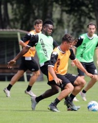  斯佩齐亚升班马惊艳，客场逼平传统豪门获赞