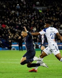  斯特拉斯堡主场惨败巴黎圣日耳曼暴露防守漏洞