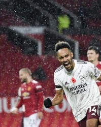  沙尔克04迎来久违胜利，全队上下士气大振展新貌  