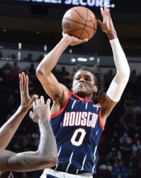  马刺新秀瓦塞尔爆发，终结火箭七连败  