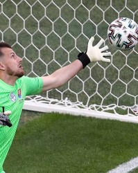  狼堡前锋状态火热连续四轮破门领跑射手榜