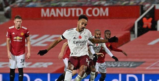  热刺防线送礼不断，利兹联逆转取胜终结五轮不胜  