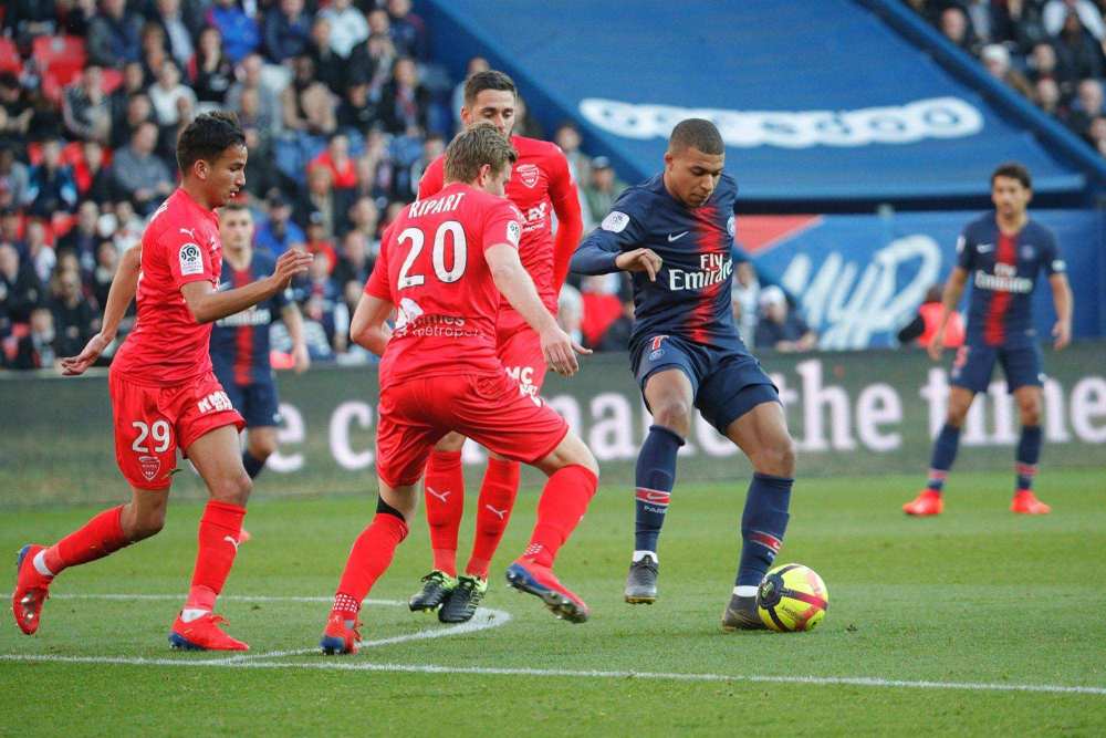  马赛客场逆转布雷斯特延续争冠希望