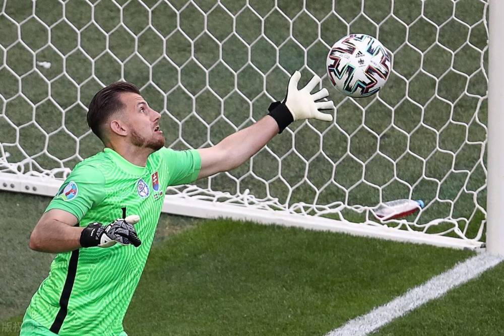  狼堡前锋状态火热连续四轮破门领跑射手榜