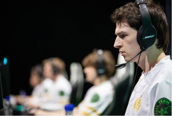  赫尔特三分大赛夺冠老鹰击败黄蜂队