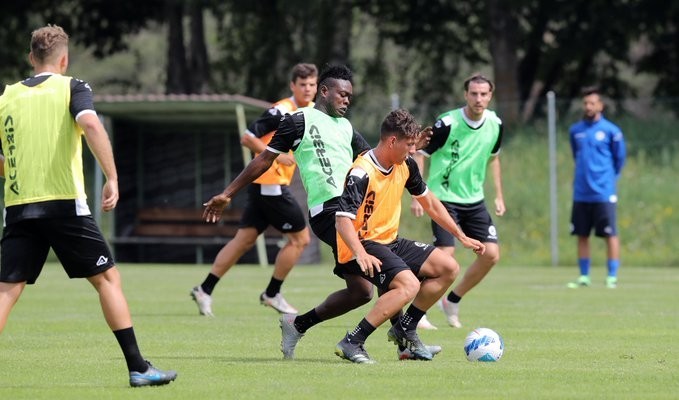  斯佩齐亚升班马惊艳，客场逼平传统豪门获赞