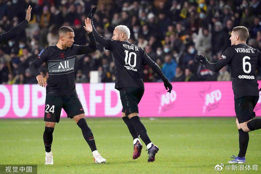  巴黎圣日耳曼客场完胜对手巩固榜首位置